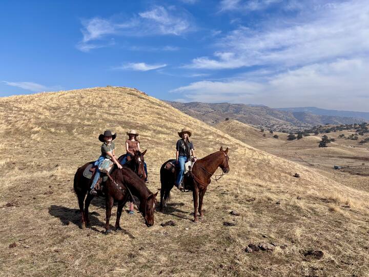 Paseo a caballo en el rancho Sequoia Foothills