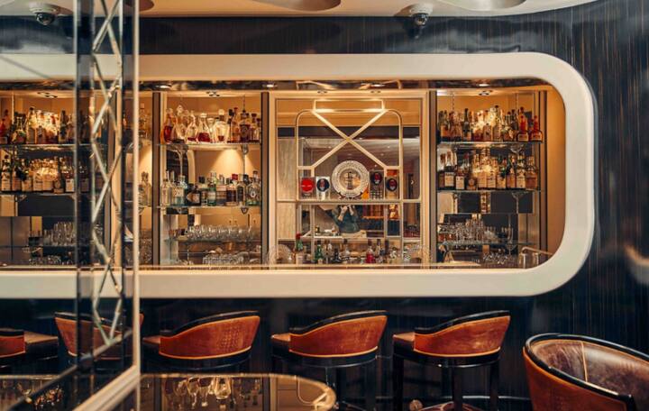Sirotez des cocktails au gin comme les célébrités londoniennes