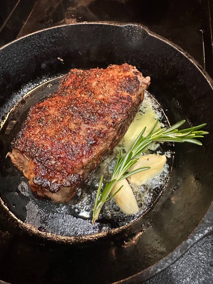 Пригответе севиче и арепас с местен готвач