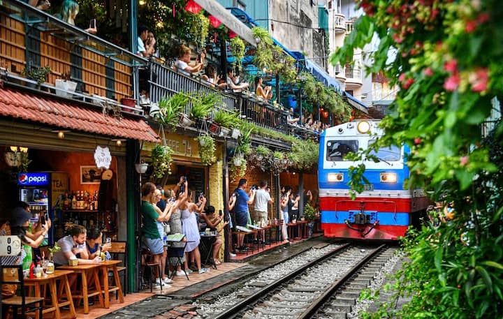 Кулинарна обиколка в стария квартал на Ханой и посещение на ЖП гарата