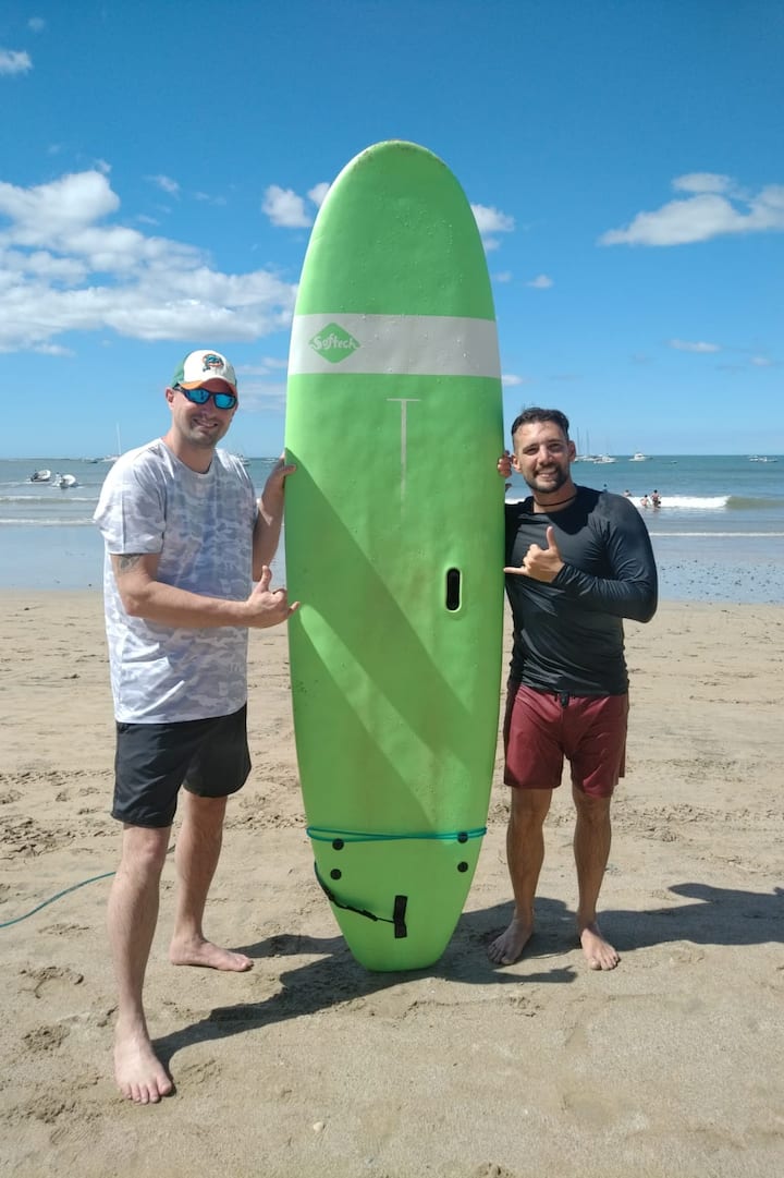 Expérience de surf à Búzios avec un coach trilingue