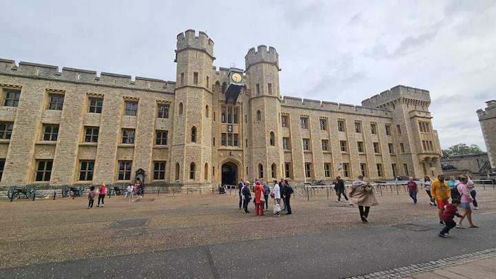 გახსნის ცერემონია ლონდონის ციხესიმაგრესა და ტაუერის ხიდთან