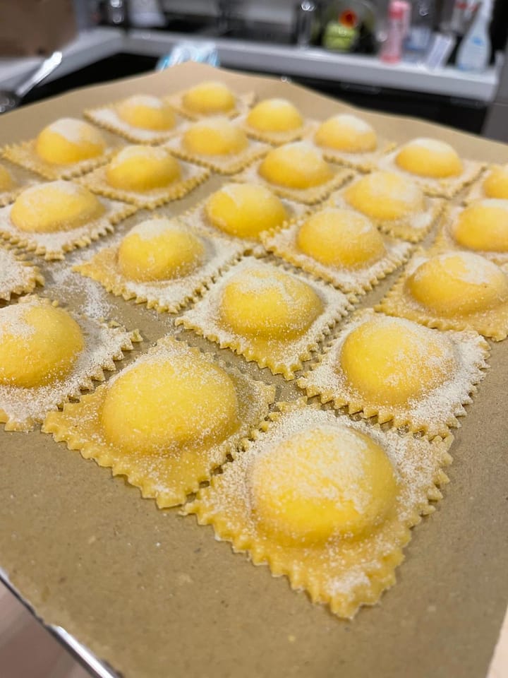 მოამზადეთ ახალი პასტა და ტირამისუ ადგილობრივ შეფ-მზარეულთან ერთად