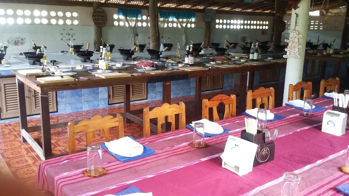 Baan Hongnual: Thai Cooking & Market Experience