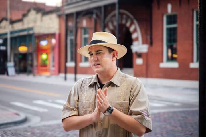 El tour oficial a pie por la historia de Ybor City