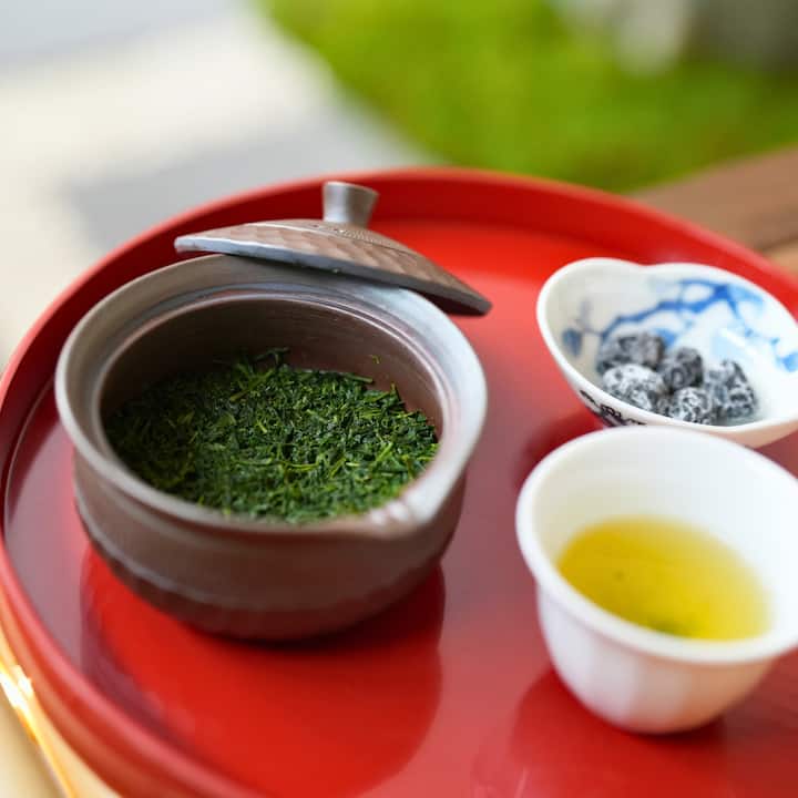 Mësoni të përgatisni çaj jeshil dhe çaj japonez të shijshëm në një dyqan të specializuar çaji japonez