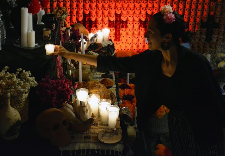 მოიხატეთ, მიირთვით მარგარიტა და იცხოვრეთ მკვდრების დღესასწაულზე