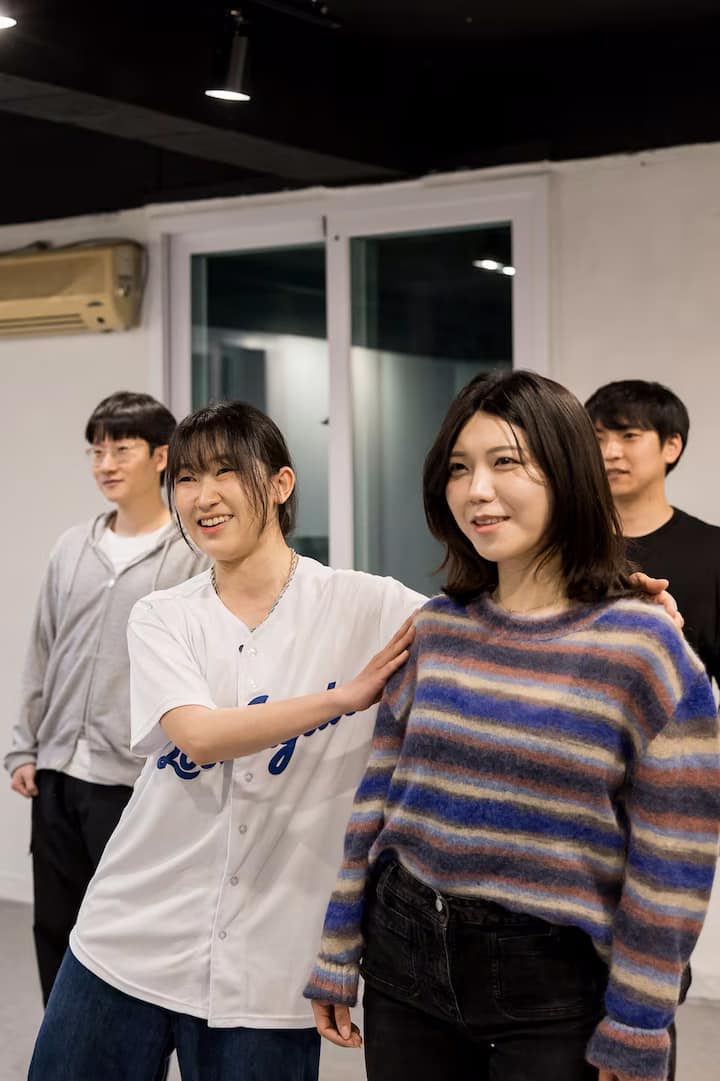 Научете Kpop танци с корейски приятели близо до станция Gyeongbokgung