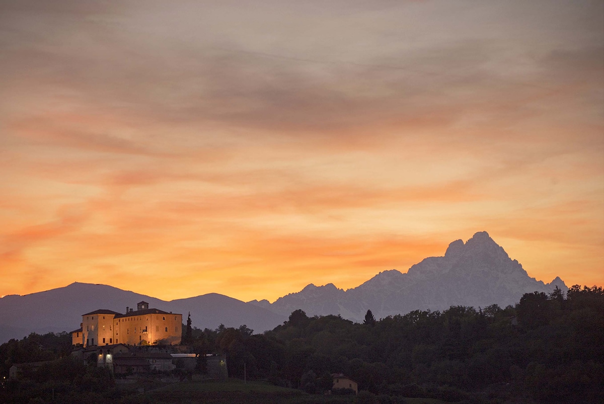 Guided tour of the Manta Castle