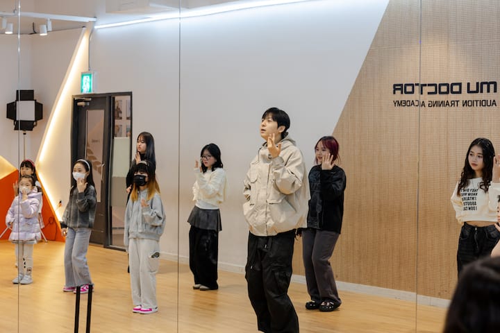 Idhulli për një ditë, një klasë njëditore K-pop