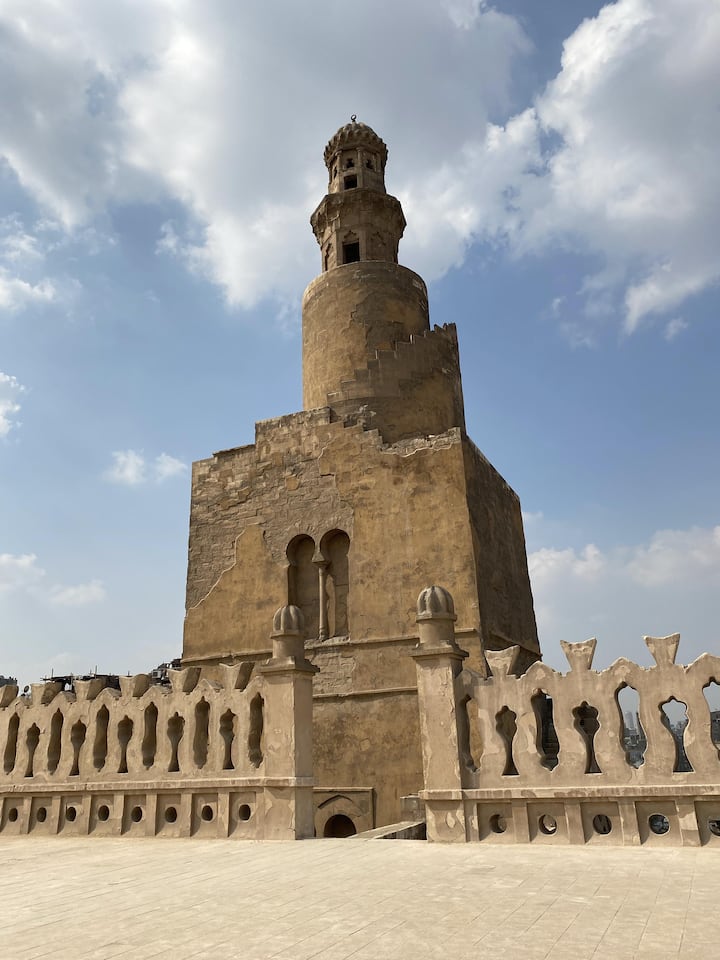 Gurët e çmuar të Kajros islamik, udhëhequr nga gratë