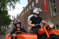 Paseo por el campo en sidecar vintage