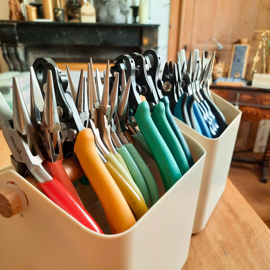 Create your bookmarks in natural stones