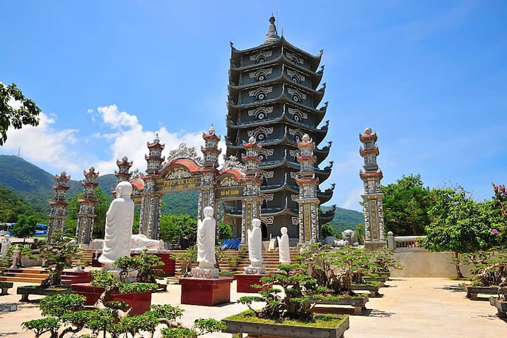 გამოიკვლიეთ სამი პაგოდა და ნანგში