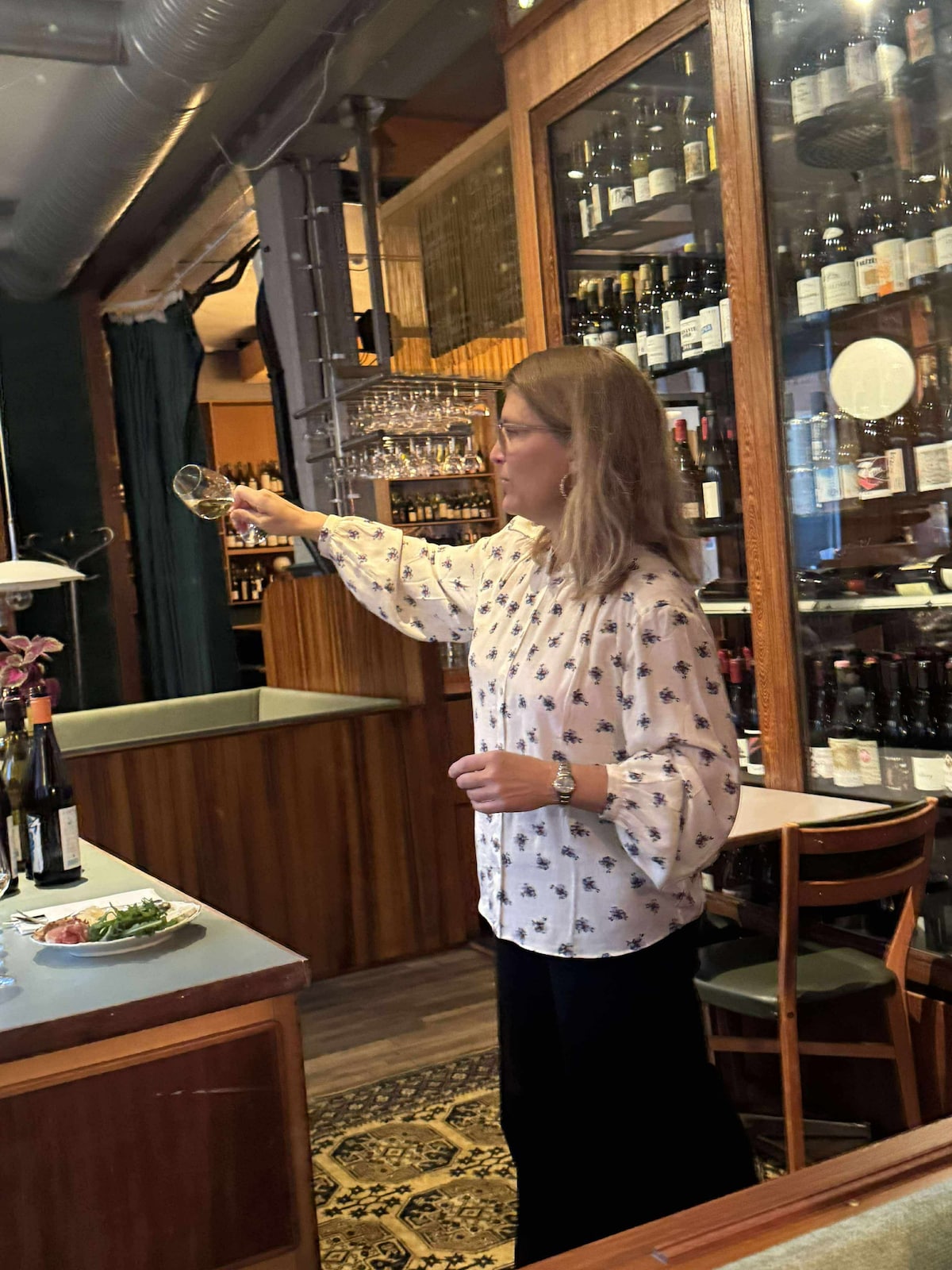 Tasting local wine paired with swedish cheeses