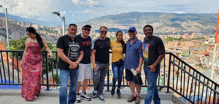 Comuna 13: Rangi, Hadithi na Mabadiliko