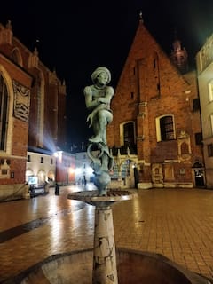 克拉科夫夜游：夜幕降临后的老城区