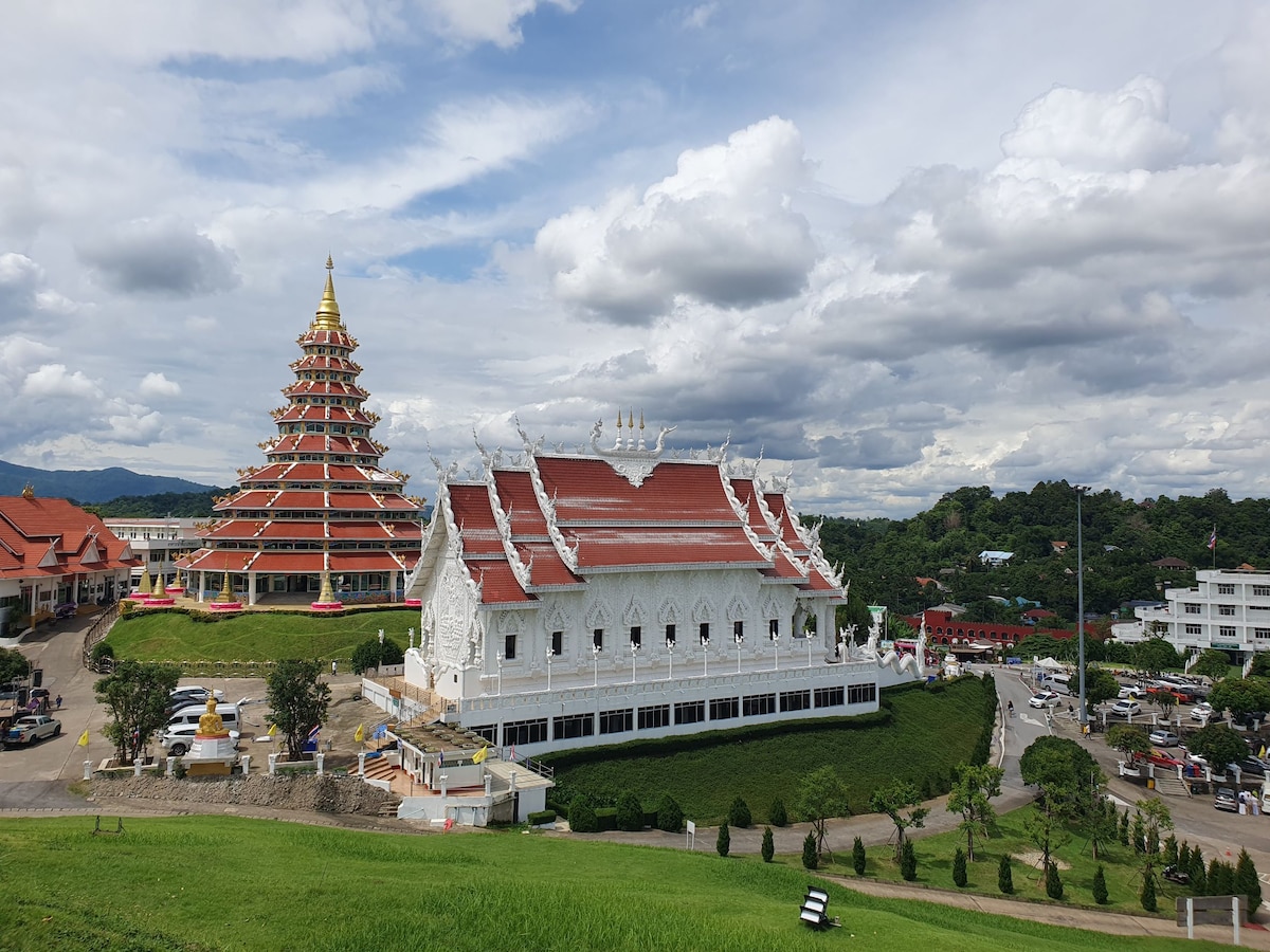 Chiang Rai: Travel with a local driver