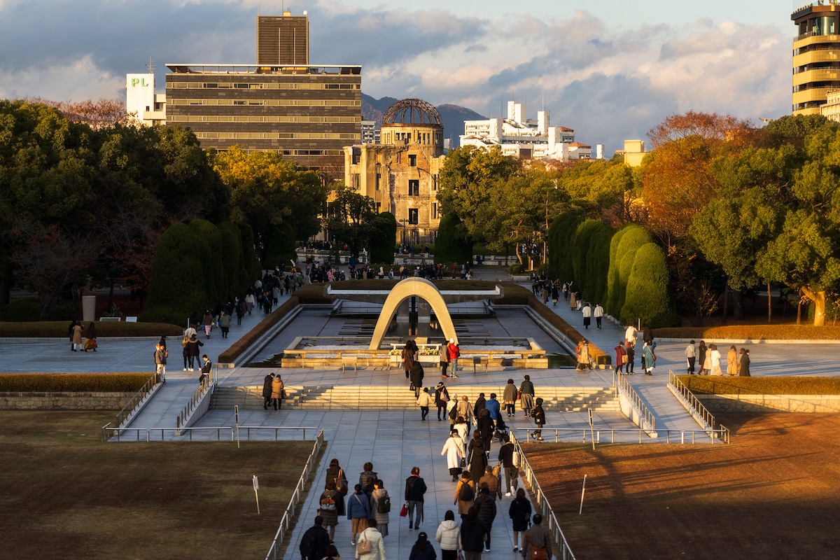 Hiroshima Peace Walk Tour with a A-bomb Descendant
