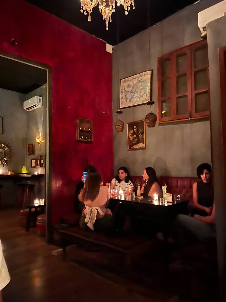 मेरिडा सेक्रेटा: क्युरेटेड स्पीकइझी आणि कॉकटेल टूर