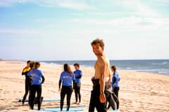 Clases de surf con traslado en Porto Surf School