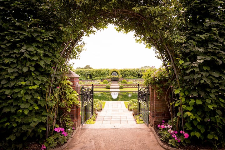 Pallati Kensington, ndërrimi i rojes dhe çaji i pasdites