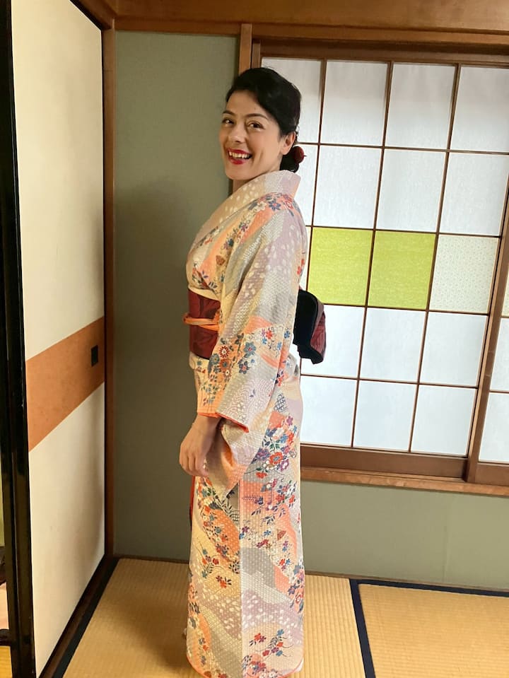 Опитайте Япония с чайния ритуал и традиционното кимоно Опитайте кимоно прическа и грим