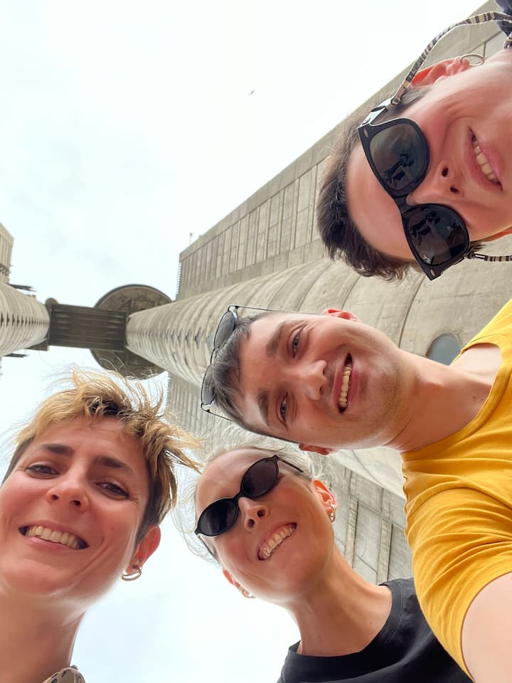 Hlola i-Communist Belgrade