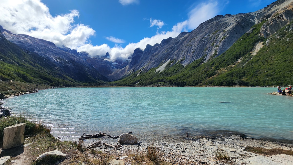 Trekking to the Emerald Lagoon with Guide and Lunch