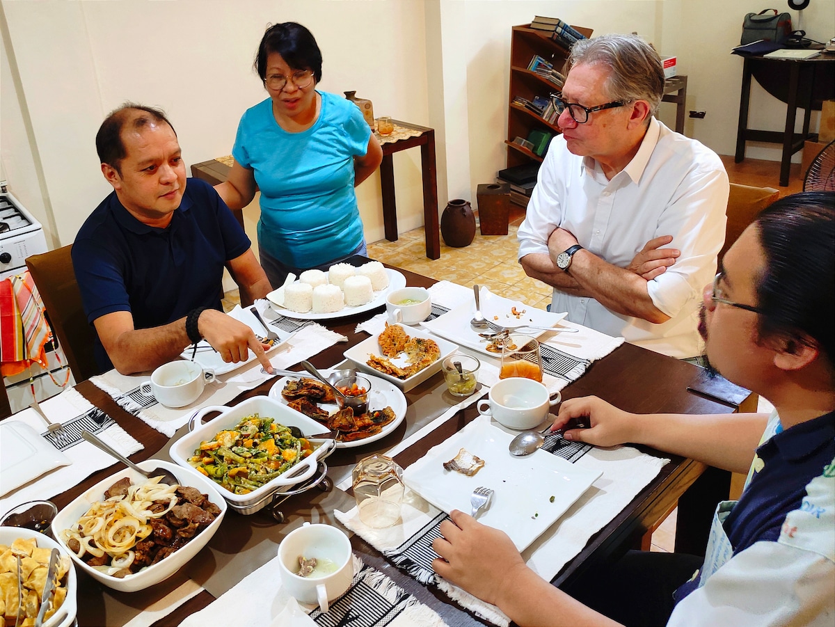 Lunch with Filipino grandparents at home