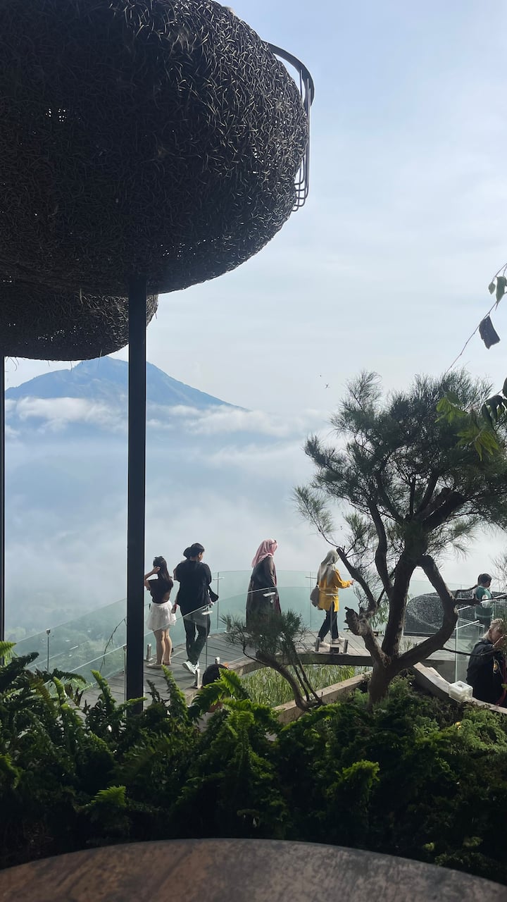 Разходка на разсъмване из Ативитас, кафене Гунунг Батур и Кинтамани