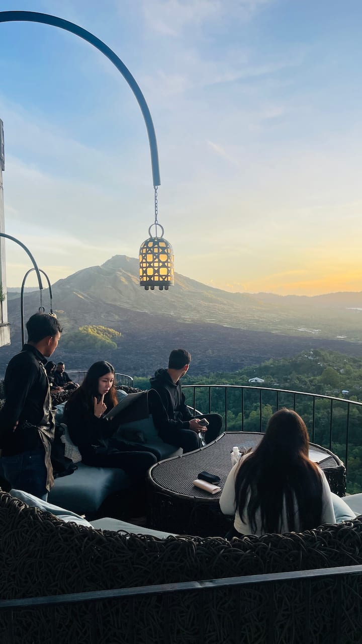 Разходка на разсъмване из Ативитас, кафене Гунунг Батур и Кинтамани