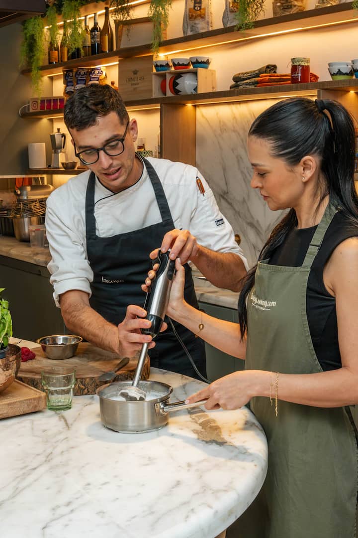 Prepara platos de trufa de lujo con un chef en Roma