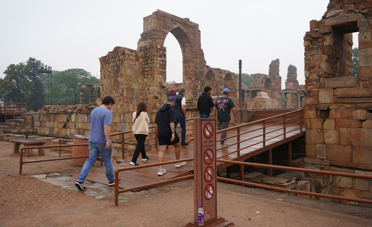 South Delhi Walk : Ancient monuments and Nature