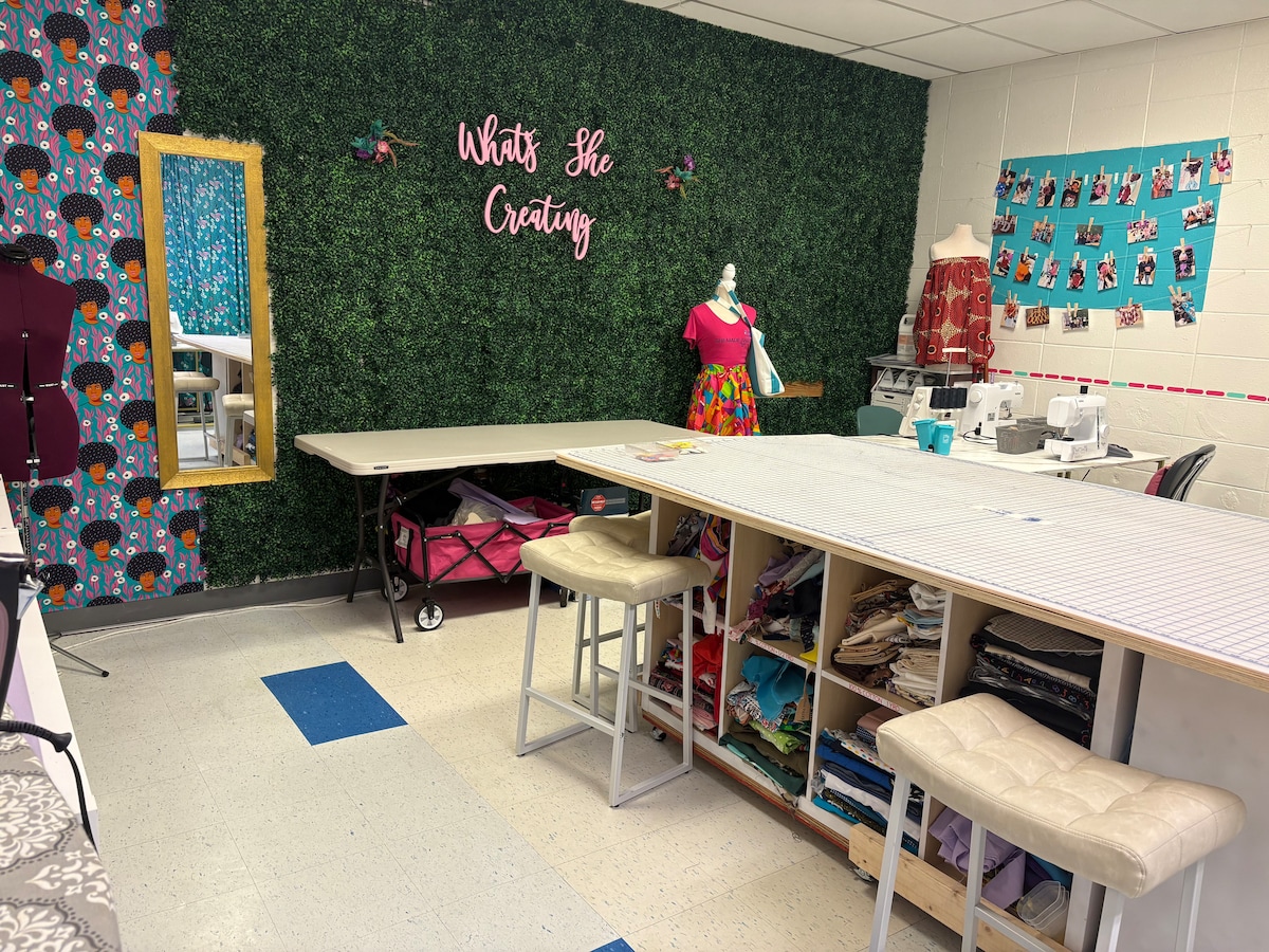 Sew Beginner Friendly -Create a Zipper Pouch