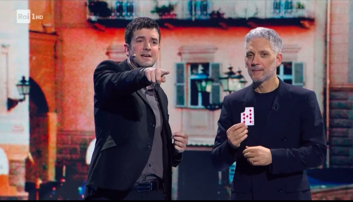 Let yourself be captivated by the charm of illusionism