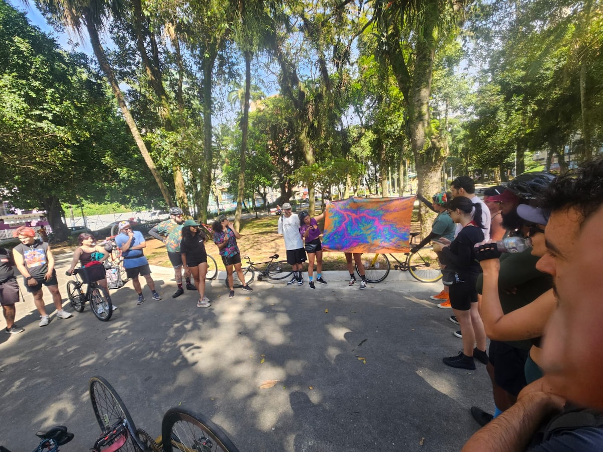 Bike tour in Santos, Guarujá and region