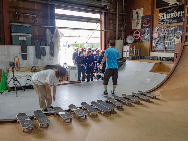 Primer día de skateboard con todo incluido (alquiler de skateboard y protectores)