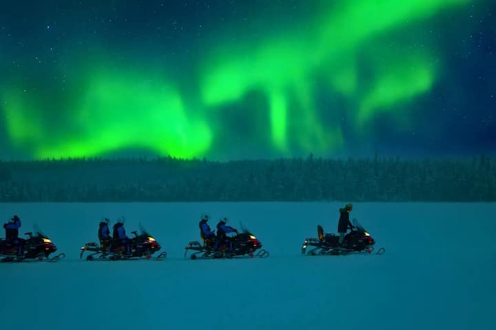 Safari en motonieve para ver la aurora boreal