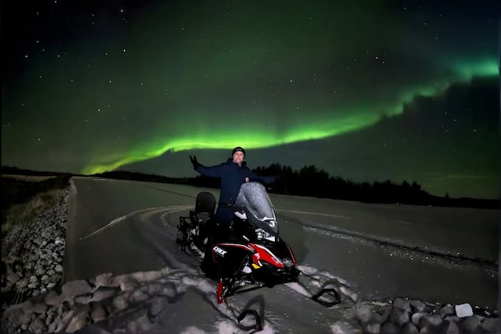 Safari en motonieve para ver la aurora boreal