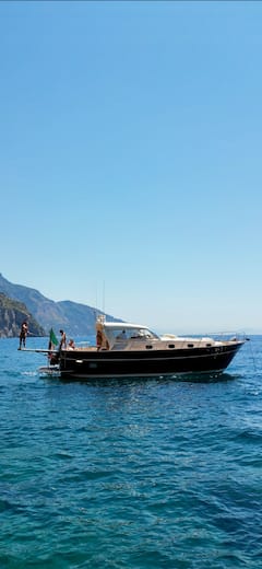 Un día a bordo
Nada, cena y relájate a lo largo de la costa