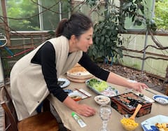 使用有机农场新鲜采摘的蔬菜制作日本家常菜