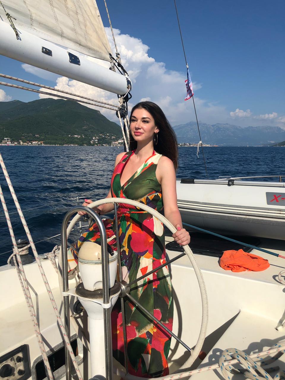 Плавайте по крайбрежието на Черна гора