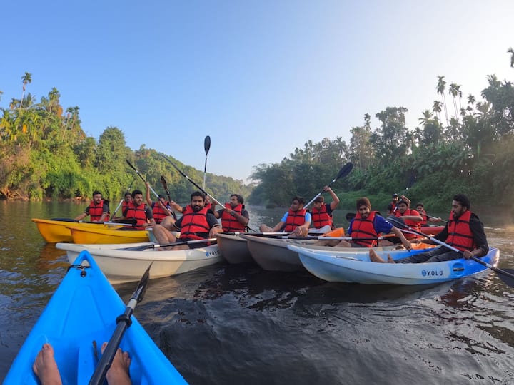 Kayak y caminata a las islas ribereñas y paseo por la granja