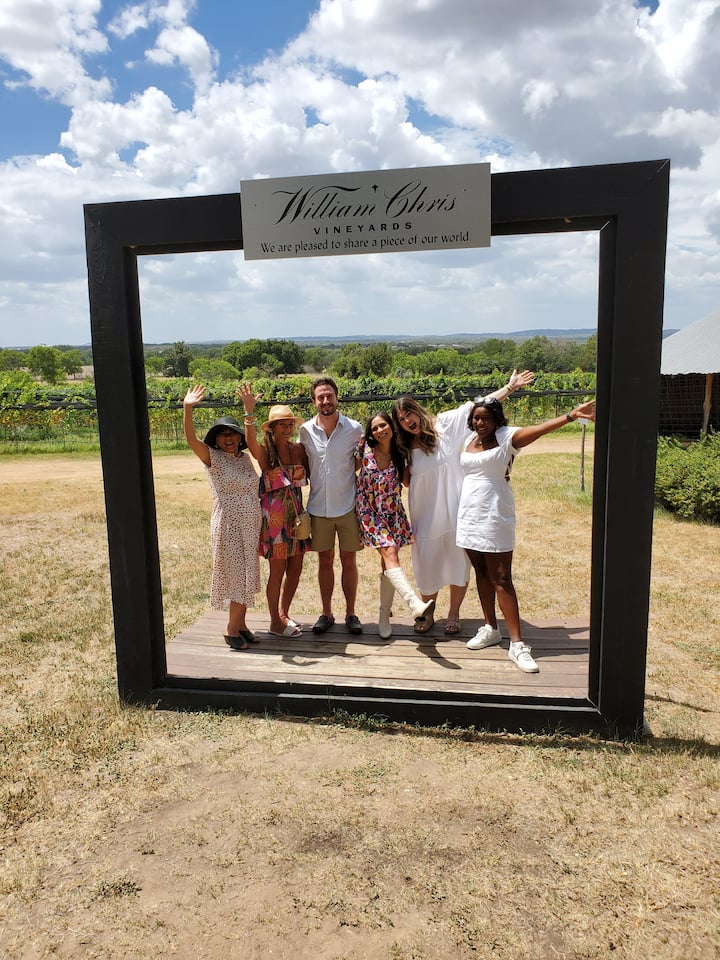 Частен трансфер от врата до врата, всичко включено, вино и уиски