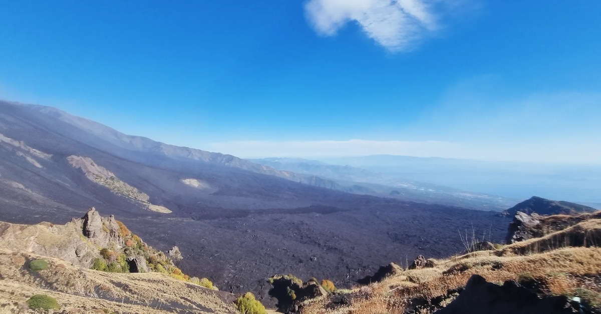 Donkeys Back Trail and Valle del Bove View