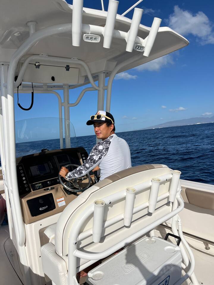 Ogelea na kasa ufukweni