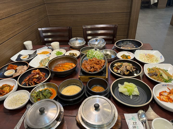 Персонализирана обиколка на скрити ресторанти и забележителности с местен жител