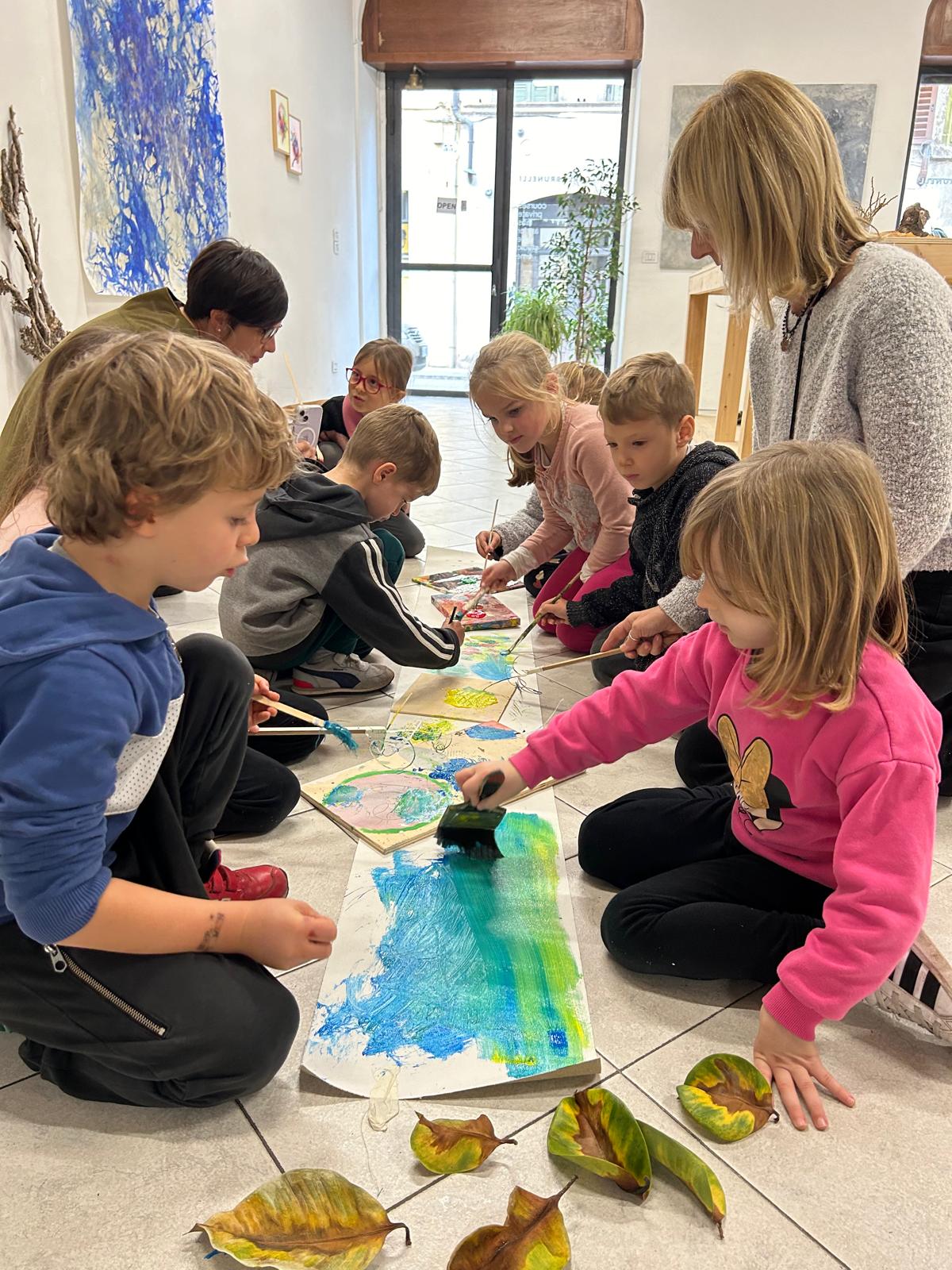 Multi-sensory creative workshop in the atelier