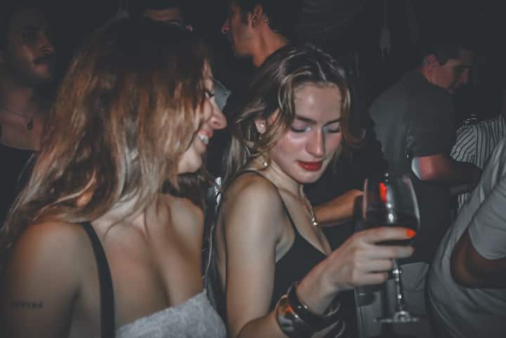 საღამოს გასეირნება ბეშიქტაშში: ცეკვა, ხალხი და მუსიკა